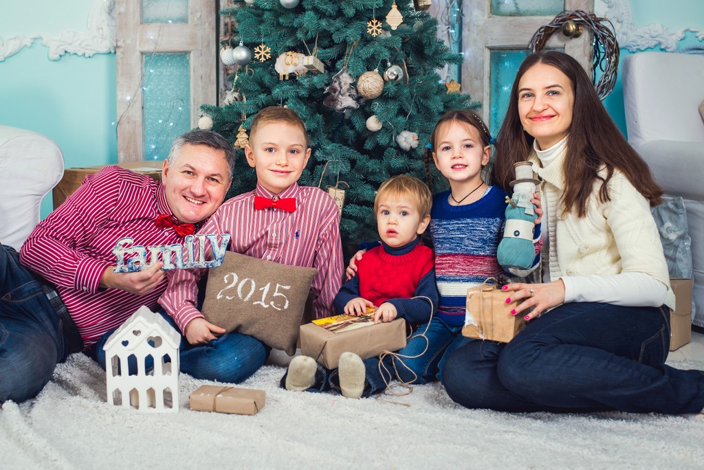 Детская и семейная фотосессия в интерьерной фотостудии Киева; Детский фотограф Киев; Детская фотосъемка в интерьерной фотостудии в Киеве; Фотосессия детей Киев; Семейная фотосъемка в интерьерной фотостудии Киев; Семейная фотосессия; Семейный фотограф Киев; Детский фотограф в Киеве; Фотосессия детей в студии; Профессиональный детский фотограф; Семейная фотосессия Киев; Детские студийные фото; Сімейний та дитячий фотограф Ксенія Мурга | Сімейний та дитячий фотограф Микола Мурга. Барвисті фотографії дітей для сімейного фотоальбому. Ловлю живі емоції, сміх, радість, здивування та ніжні обійми Ваших діток.