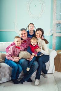 Детская и семейная фотосессия в интерьерной фотостудии Киева; Детский фотограф Киев; Детская фотосъемка в интерьерной фотостудии в Киеве; Фотосессия детей Киев; Семейная фотосъемка в интерьерной фотостудии Киев; Семейная фотосессия; Семейный фотограф Киев; Детский фотограф в Киеве; Фотосессия детей в студии; Профессиональный детский фотограф; Семейная фотосессия Киев; Детские студийные фото;