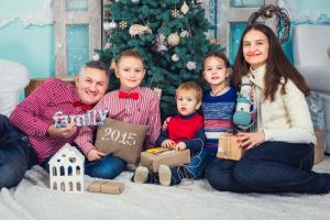 Детская и семейная фотосессия в интерьерной фотостудии Киева; Детский фотограф Киев; Детская фотосъемка в интерьерной фотостудии в Киеве; Фотосессия детей Киев; Семейная фотосъемка в интерьерной фотостудии Киев; Семейная фотосессия; Семейный фотограф Киев; Детский фотограф в Киеве; Фотосессия детей в студии; Профессиональный детский фотограф; Семейная фотосессия Киев; Детские студийные фото;