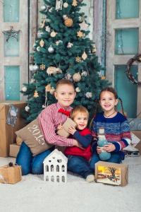 Детская и семейная фотосессия в интерьерной фотостудии Киева; Детский фотограф Киев; Детская фотосъемка в интерьерной фотостудии в Киеве; Фотосессия детей Киев; Семейная фотосъемка в интерьерной фотостудии Киев; Семейная фотосессия; Семейный фотограф Киев; Детский фотограф в Киеве; Фотосессия детей в студии; Профессиональный детский фотограф; Семейная фотосессия Киев; Детские студийные фото;