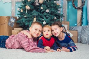 Детская и семейная фотосессия в интерьерной фотостудии Киева; Детский фотограф Киев; Детская фотосъемка в интерьерной фотостудии в Киеве; Фотосессия детей Киев; Семейная фотосъемка в интерьерной фотостудии Киев; Семейная фотосессия; Семейный фотограф Киев; Детский фотограф в Киеве; Фотосессия детей в студии; Профессиональный детский фотограф; Семейная фотосессия Киев; Детские студийные фото;