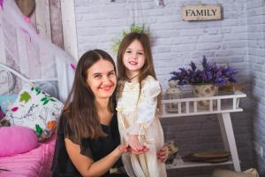 Детская и семейная фотосессия в интерьерной фотостудии Киева; Детский фотограф Киев; Детская фотосъемка в интерьерной фотостудии в Киеве; Фотосессия детей Киев; Семейная фотосъемка в интерьерной фотостудии Киев; Семейная фотосессия; Семейный фотограф Киев; Детский фотограф в Киеве; Фотосессия детей в студии; Профессиональный детский фотограф; Семейная фотосессия Киев; Детские студийные фото;