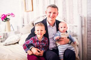  Макар и Иван, Детский фотограф Киев, Фотосессия в интерьерной фотостудии Киева