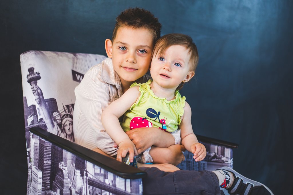 Даниэль и Даяна, Детская и семейная фотосессия в интерьерной фотостудии Киева, Семейная фотосъемка в интерьерной фотостудии Киев, Семейная фотосессия в студии Киев недорого, Семейная фотосессия, Семейная фотосессия Киев, Семейный и детский фотограф Ксения, Семейный и детский фотограф Ксения Мурга, Семейный и детский фотограф Ксения Мурга - www.murga.com.ua, Семейный фотограф, Семейный фотограф Киев, www.murga.com.ua - Семейный и детский фотограф Ксения Мурга, www.murga.com.ua - Семейный и детский фотог, Детская фотосессия, Детская фотосъемка, Kseniya Murga, www.murga.com.ua, Детская фотосъемка в интерьерной фотостудии в Киеве, Детская фотосъемка Киев, Детские студийные, Детские студийные фото, Детский фотограф, Детский фотограф Бровары, Детский фотограф в Киеве, Детский фотограф Киев, Профессиональный детский фотограф, Фотограф, Фотограф Киев, Фотосессии, Фотосессия, Фотосессия Бровары, Фотосессия детей в студии, Фотосессия детей Киев, Фотосессия Киев, Фотосессия фото, Фотосъемка, Фотосъемка Киев, Фотосъемка новорожденного Сімейний та дитячий фотограф Ксенія Мурга | Сімейний та дитячий фотограф Микола Мурга. Барвисті фотографії дітей для сімейного фотоальбому. Ловлю живі емоції, сміх, радість, здивування та ніжні обійми Ваших діток.